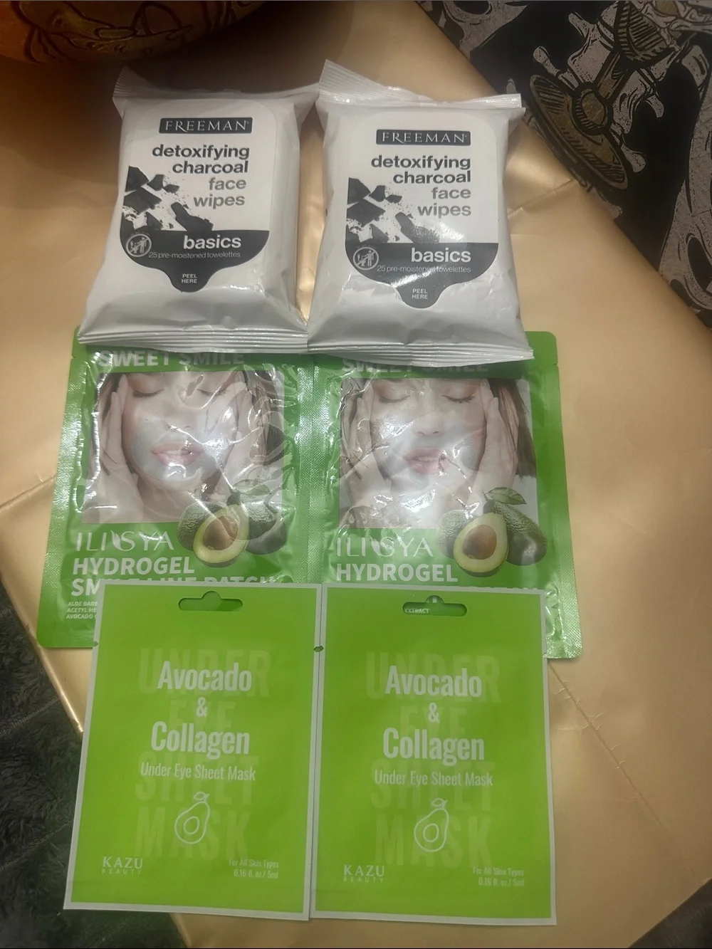 Detoxifying Charcoal Face Wipes & Avocado Hydrogel Masks - Green super bundle